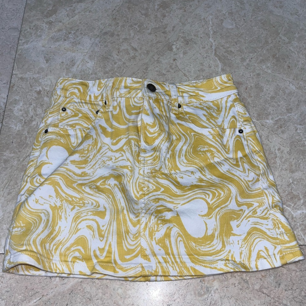 Yellow guess skirt brand new